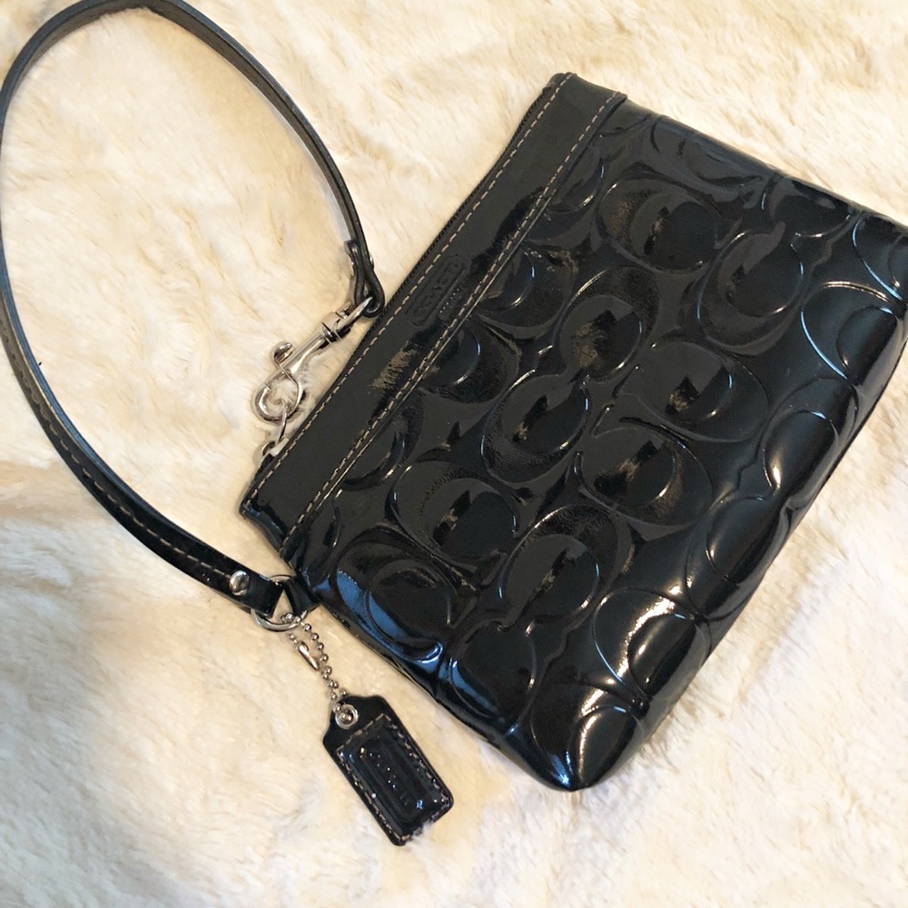 ✨Coach Wristlet✨
